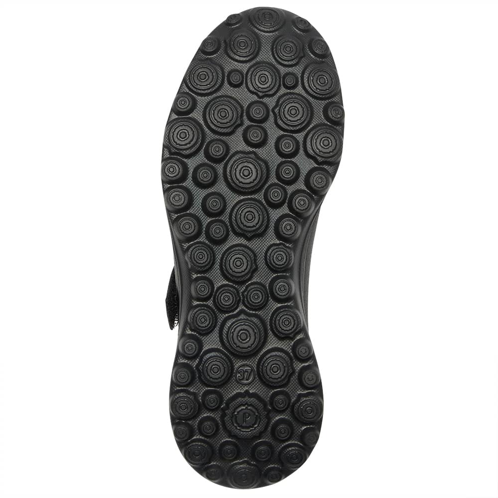 Omnia Flat in Black On Black