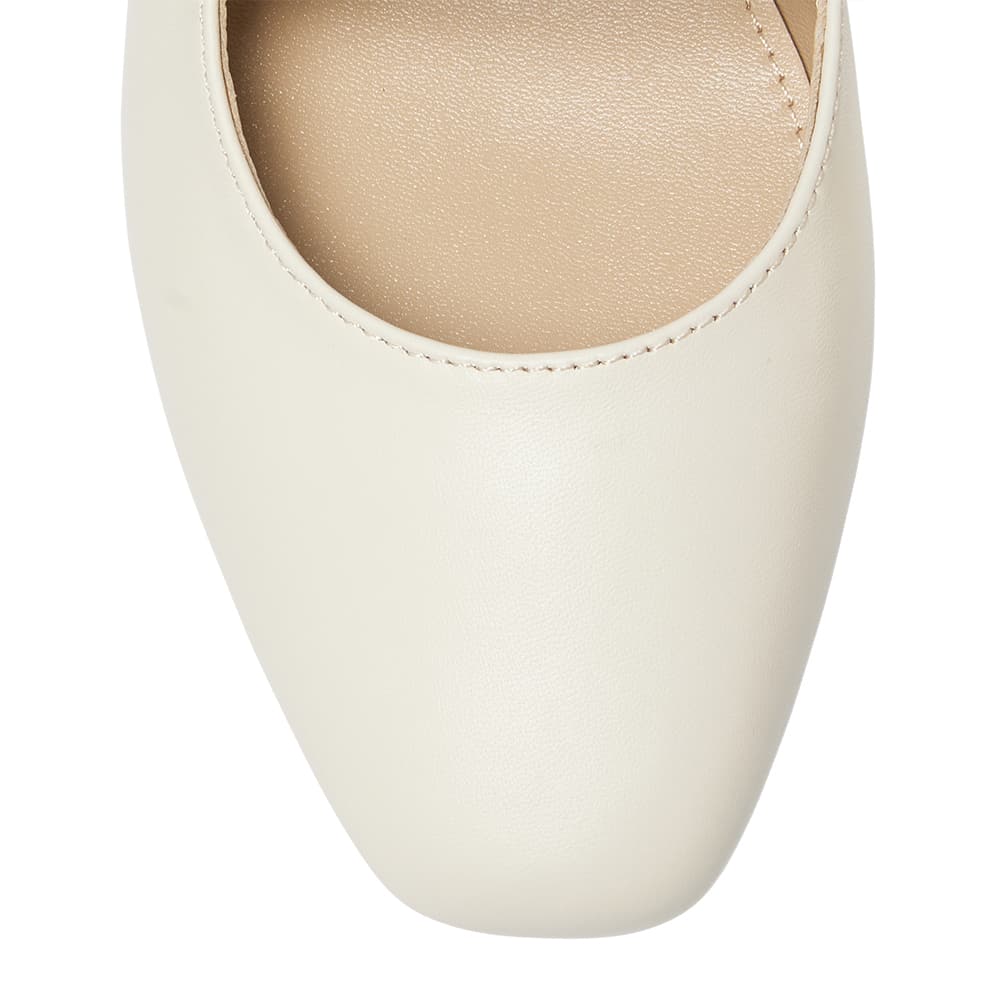 Freda Flat in Ivory Leather