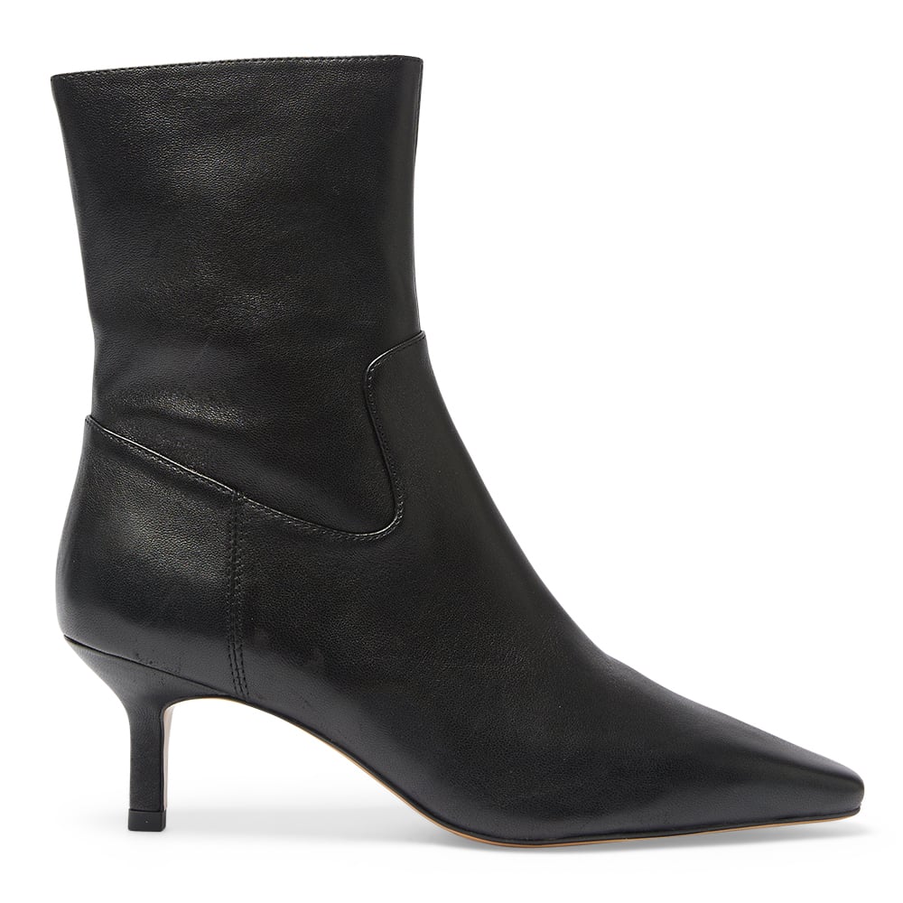 Rogue Boot in Black Leather