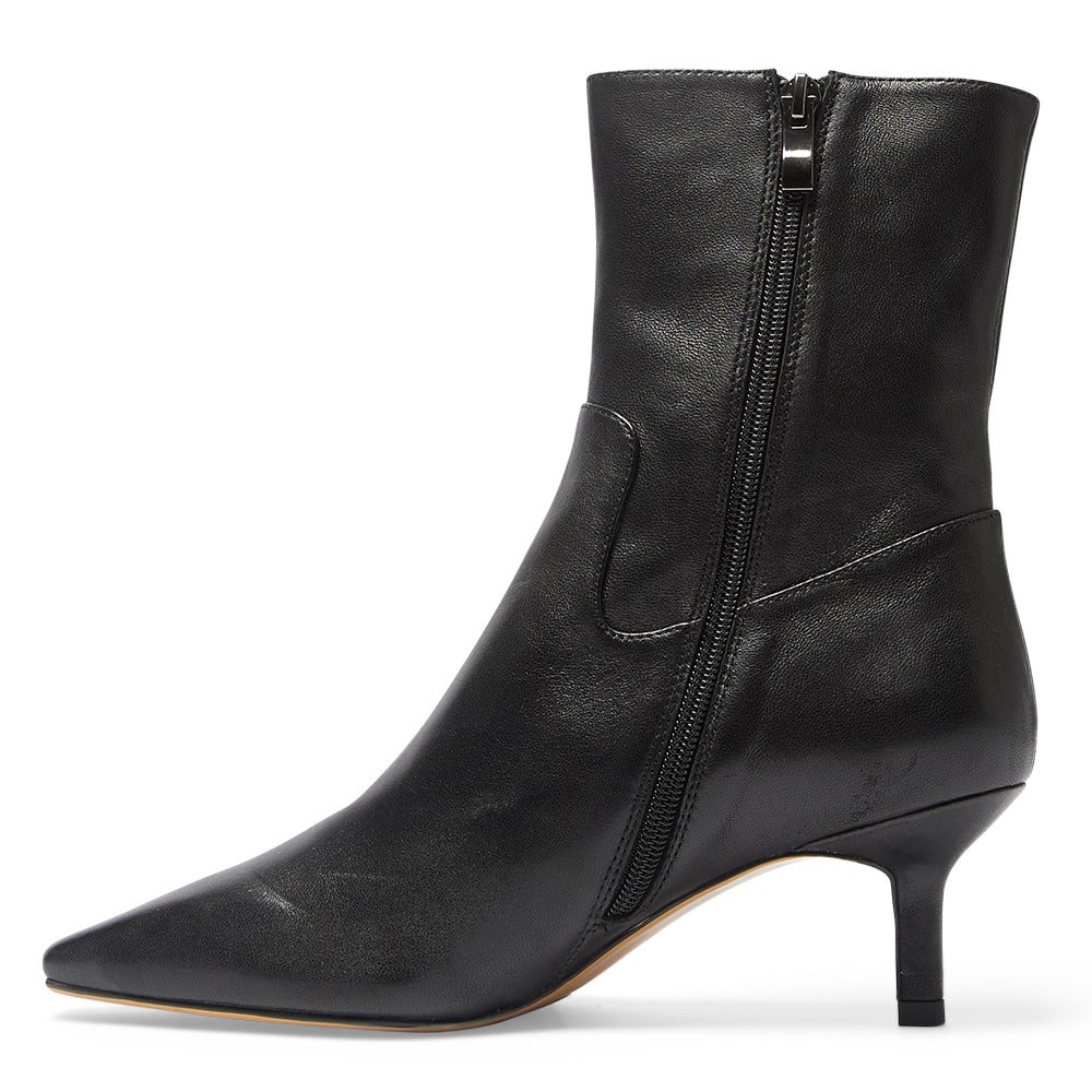 Rogue Boot in Black Leather