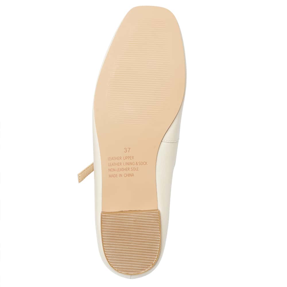 Tottie Flat in Ivory Leather