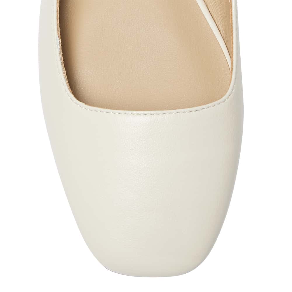 Tottie Flat in Ivory Leather