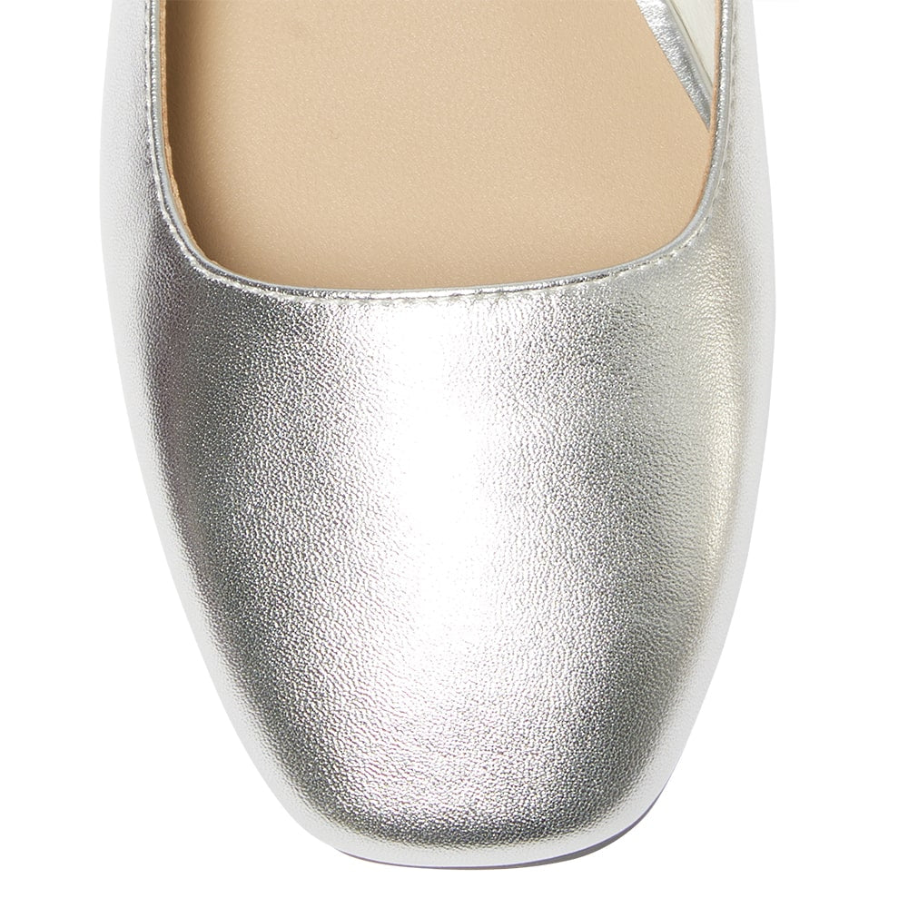 Tottie Flat in Silver Leather