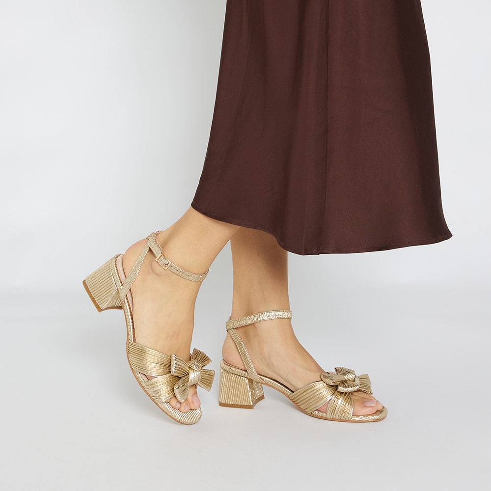 Tiara Heel in Gold Pleat