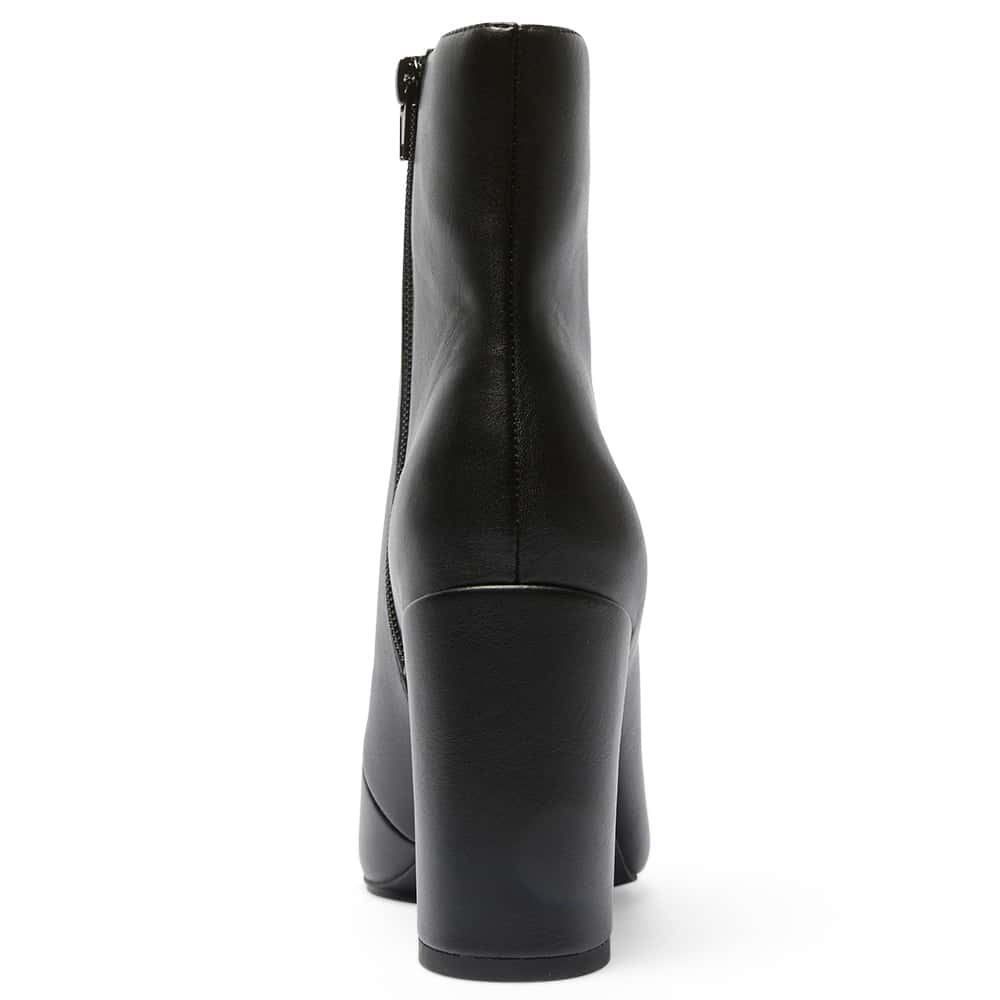 Banks Boot in Black Smooth