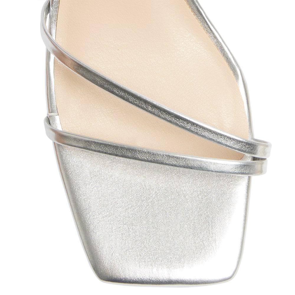 Shay Heel in Silver Metallic