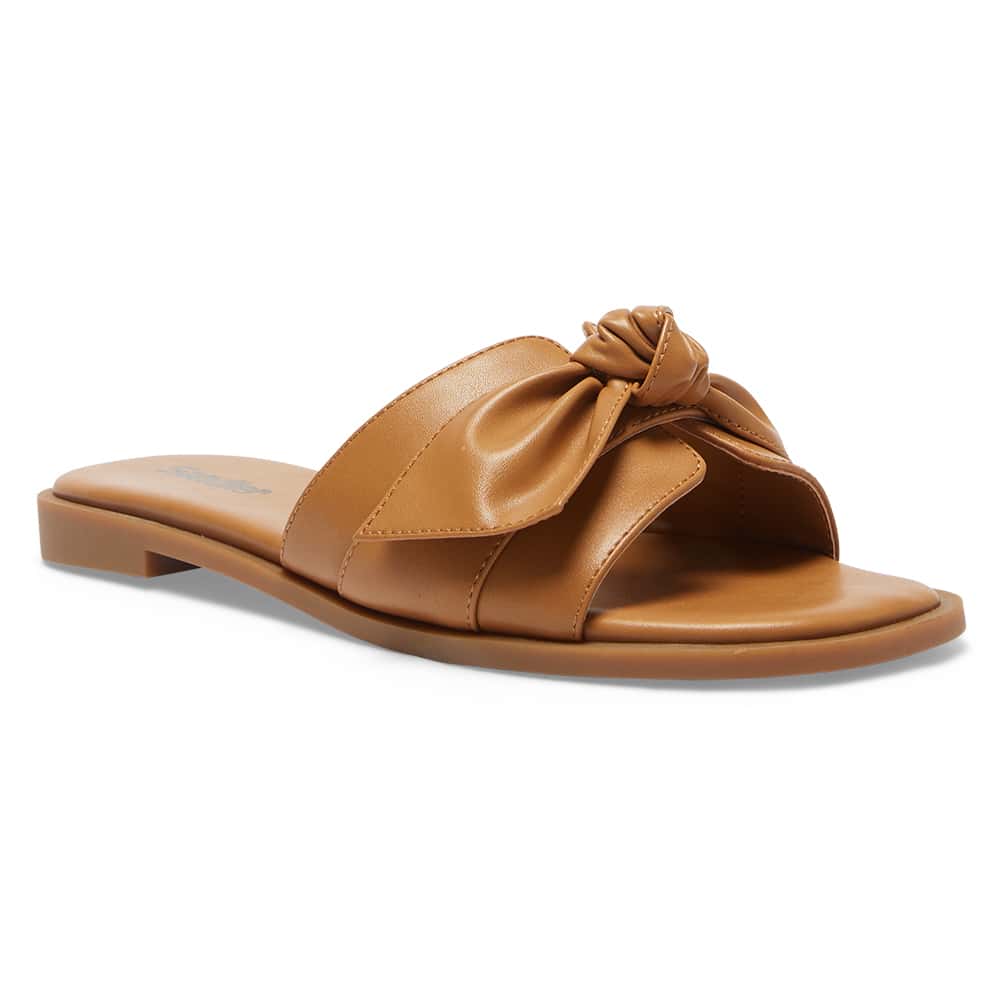 Dahlia Flat in Tan Smooth