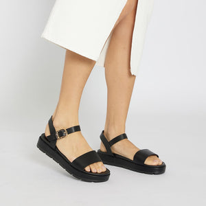 Sandler Frankie Sandal in Black Smooth