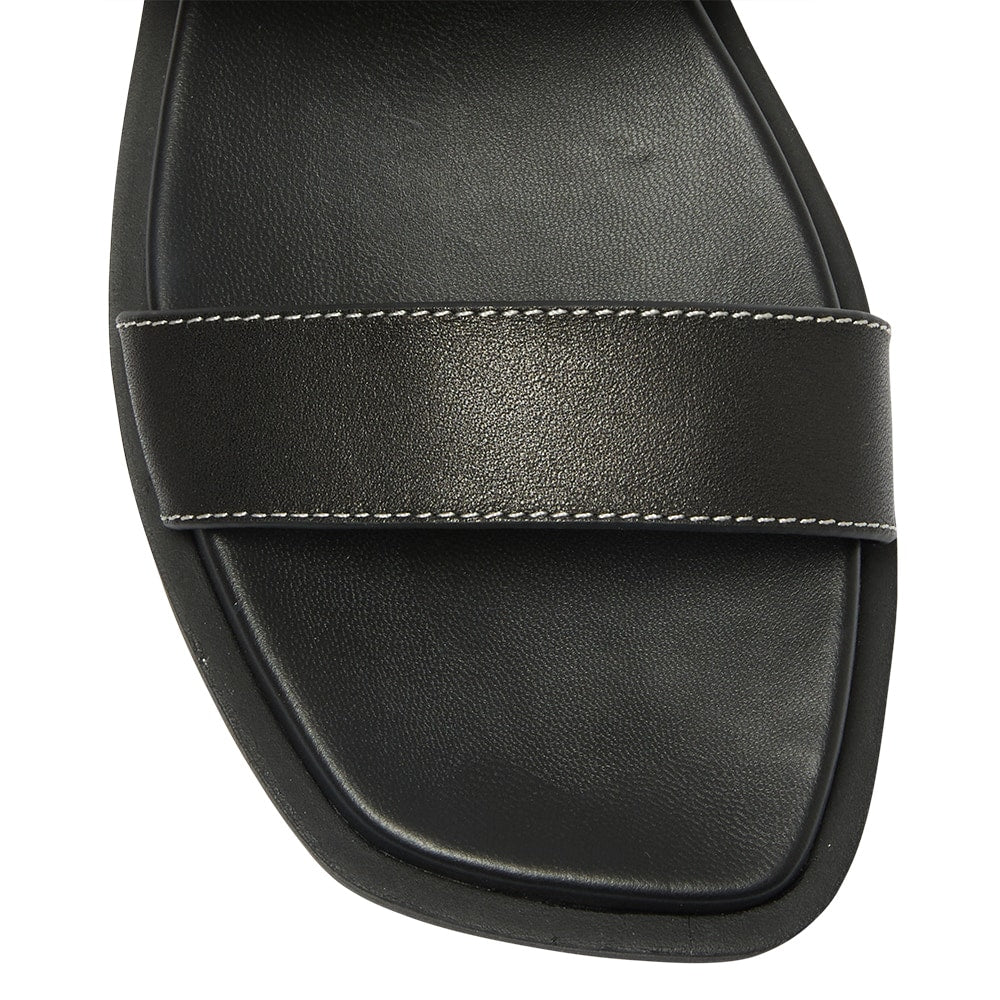 Malibu Flat in Black Leather