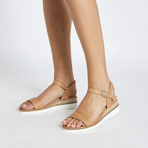 Sandler Verona Wedge in Camel Smooth