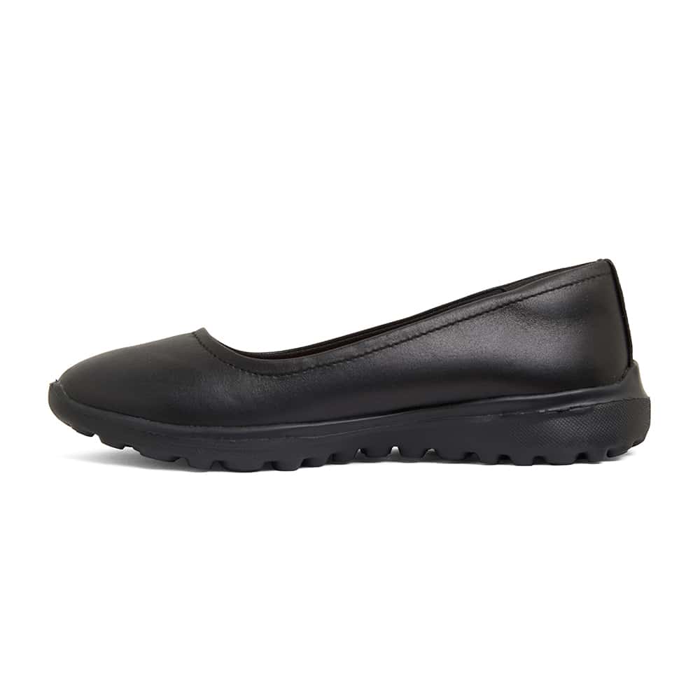 Oasis Sneaker in Black On Black