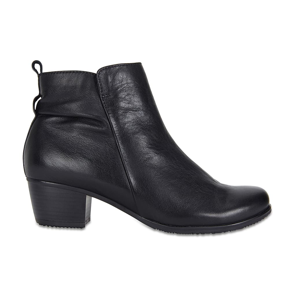 Brady Boot in Black Leather | Easy Steps | Shoe HQ