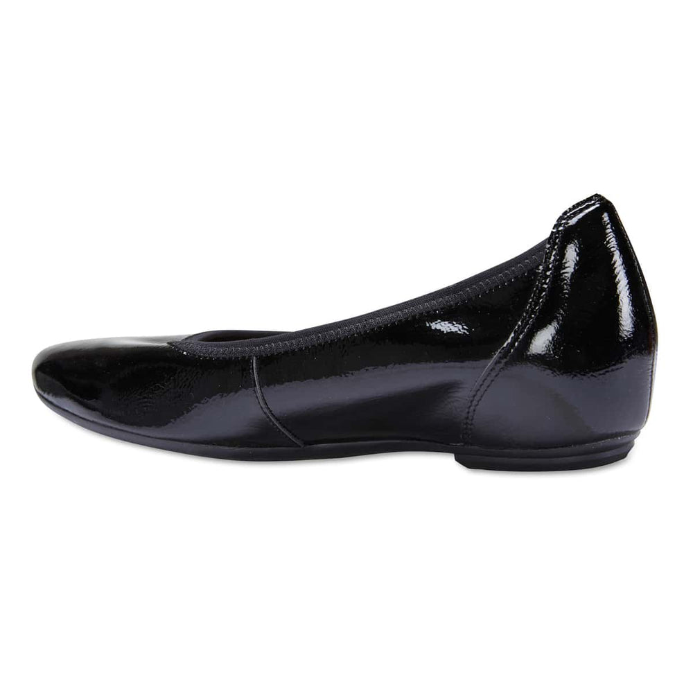 Pamper Flat in Black Patent