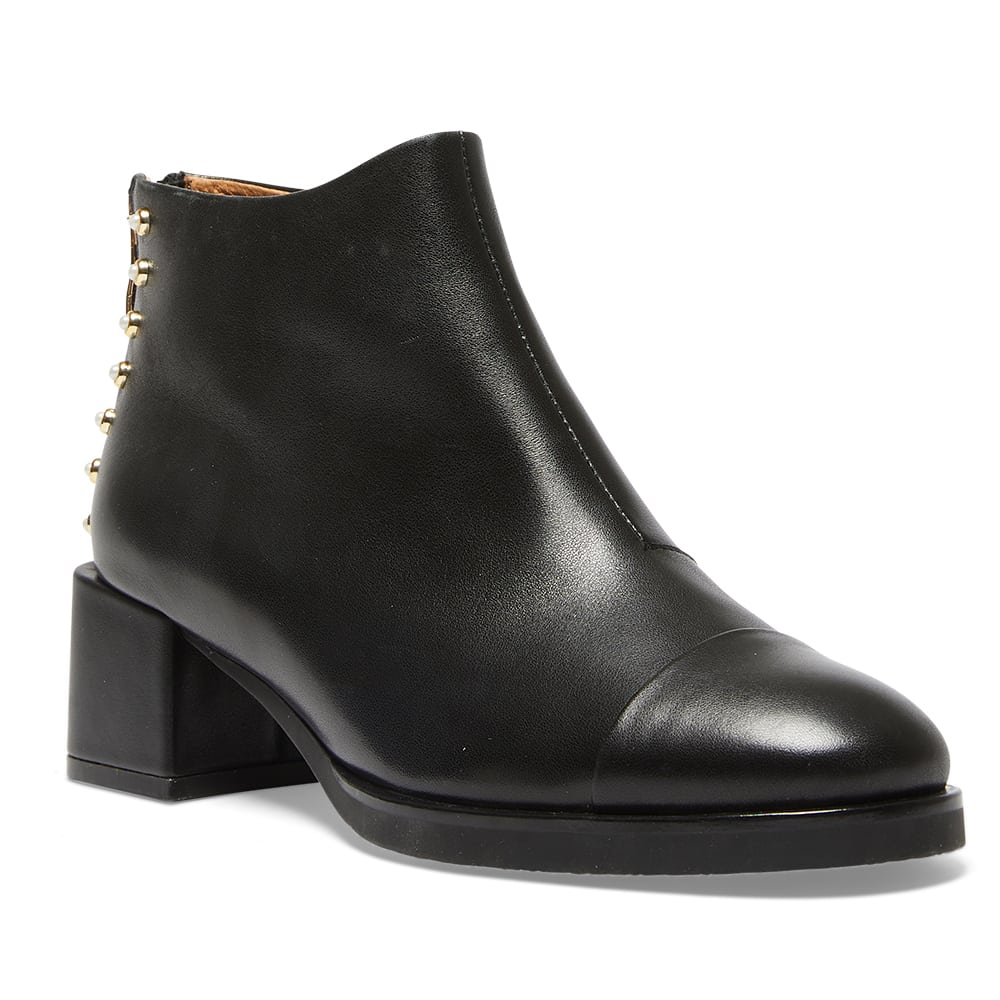 Aladdin Boot in Black Leather