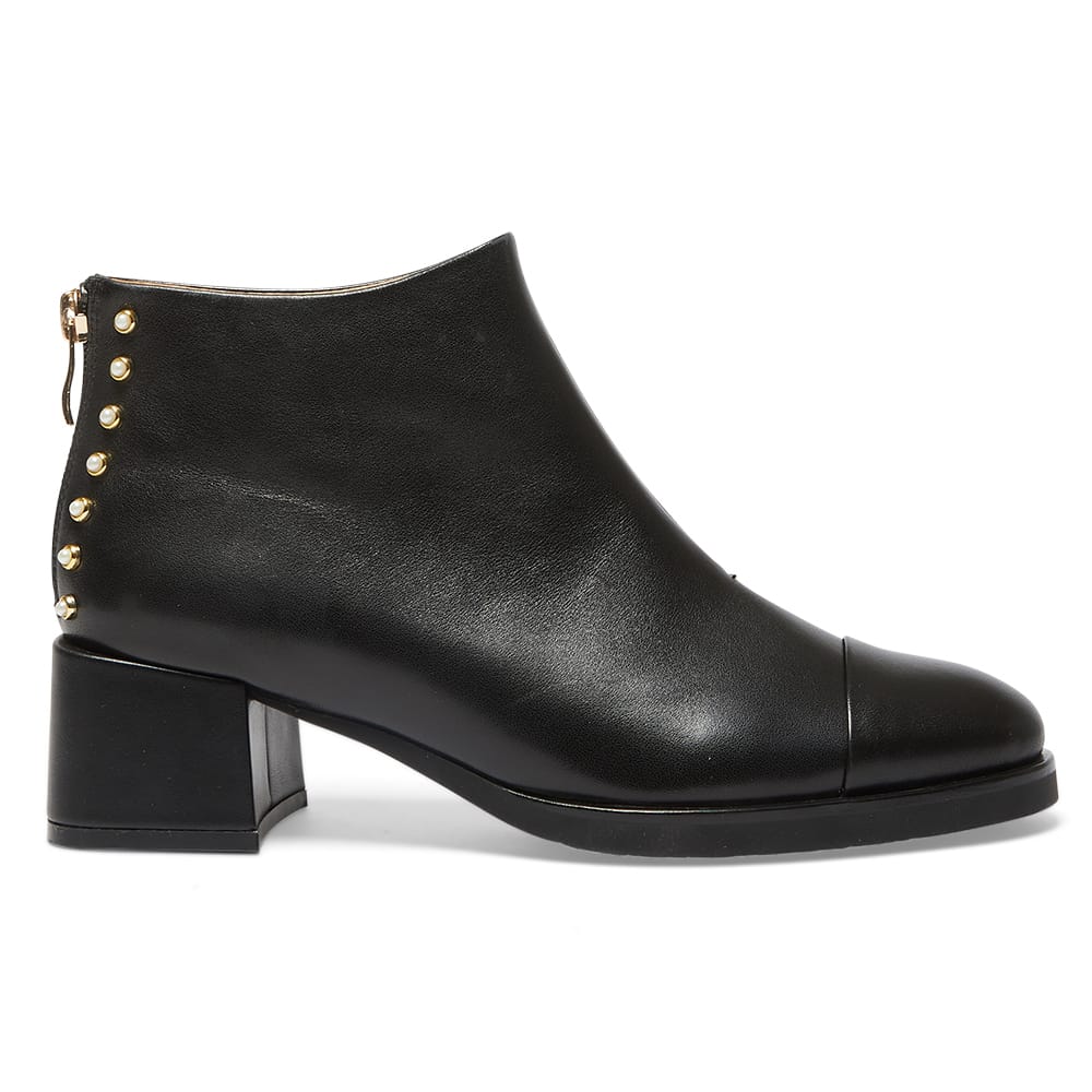 Aladdin Boot in Black Leather