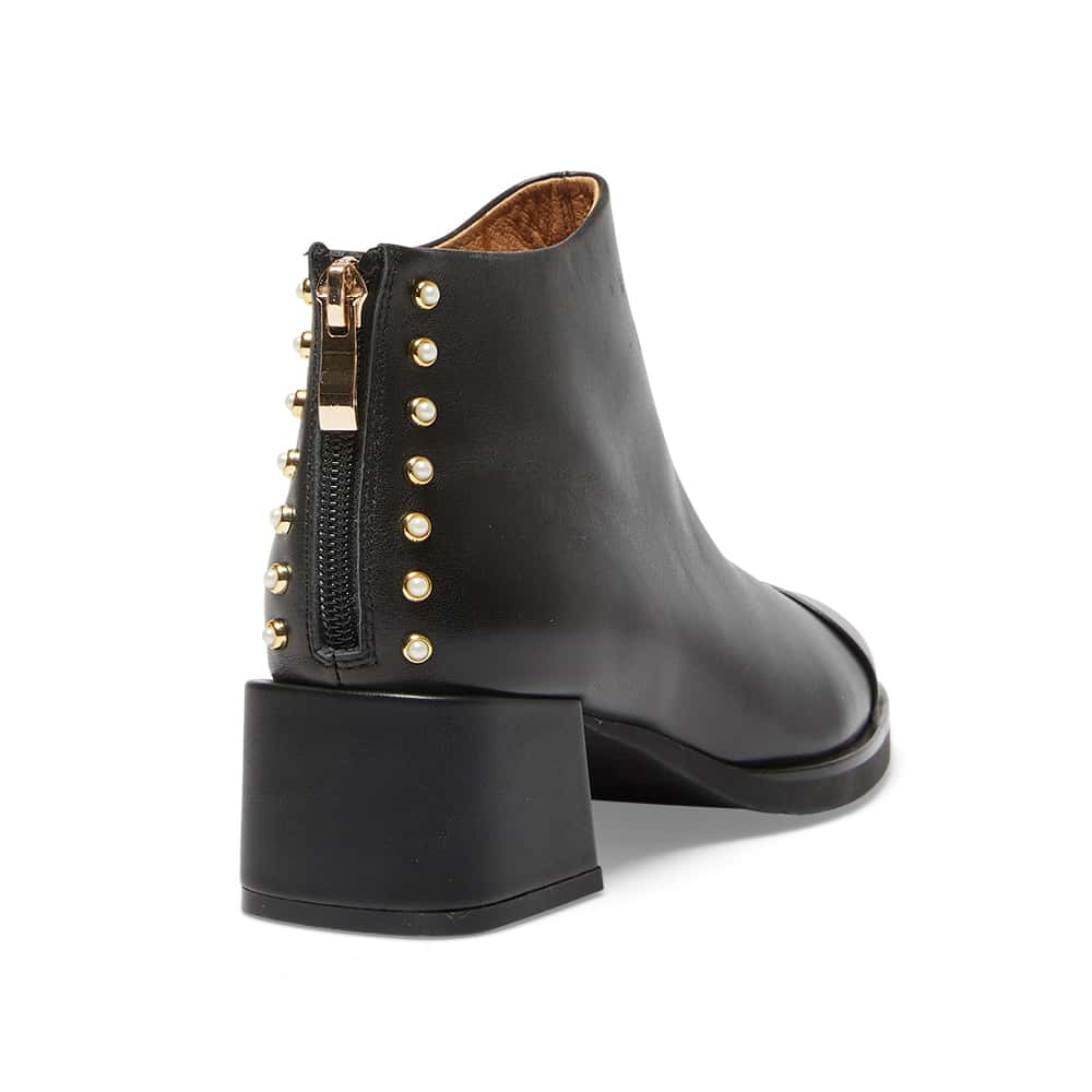 Aladdin Boot in Black Leather