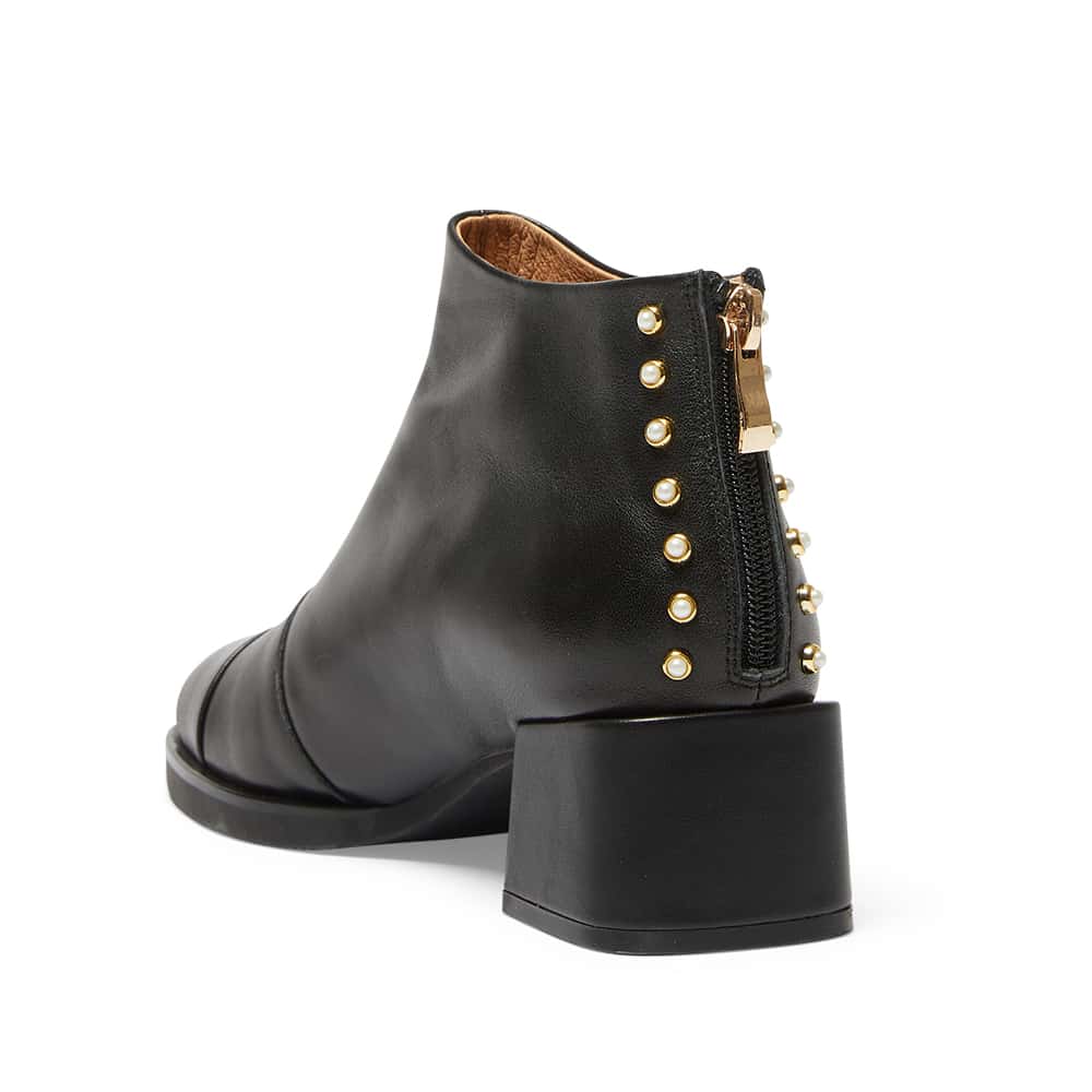 Aladdin Boot in Black Leather