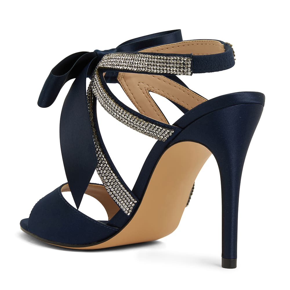 Claudia Heel in Navy